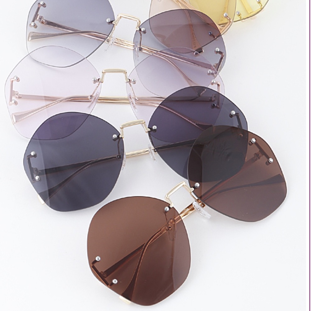 ‼️NEW Circular Glasses in multiple colors - Picture 4 of 7